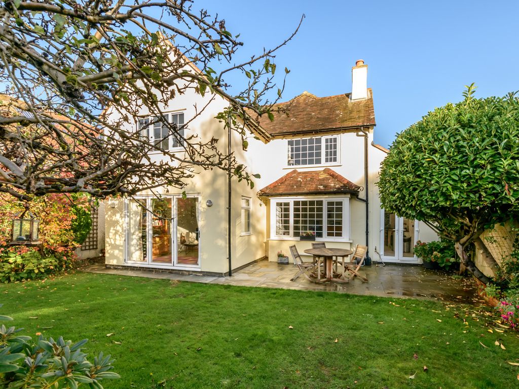 Edward Road, Farnham GU9  