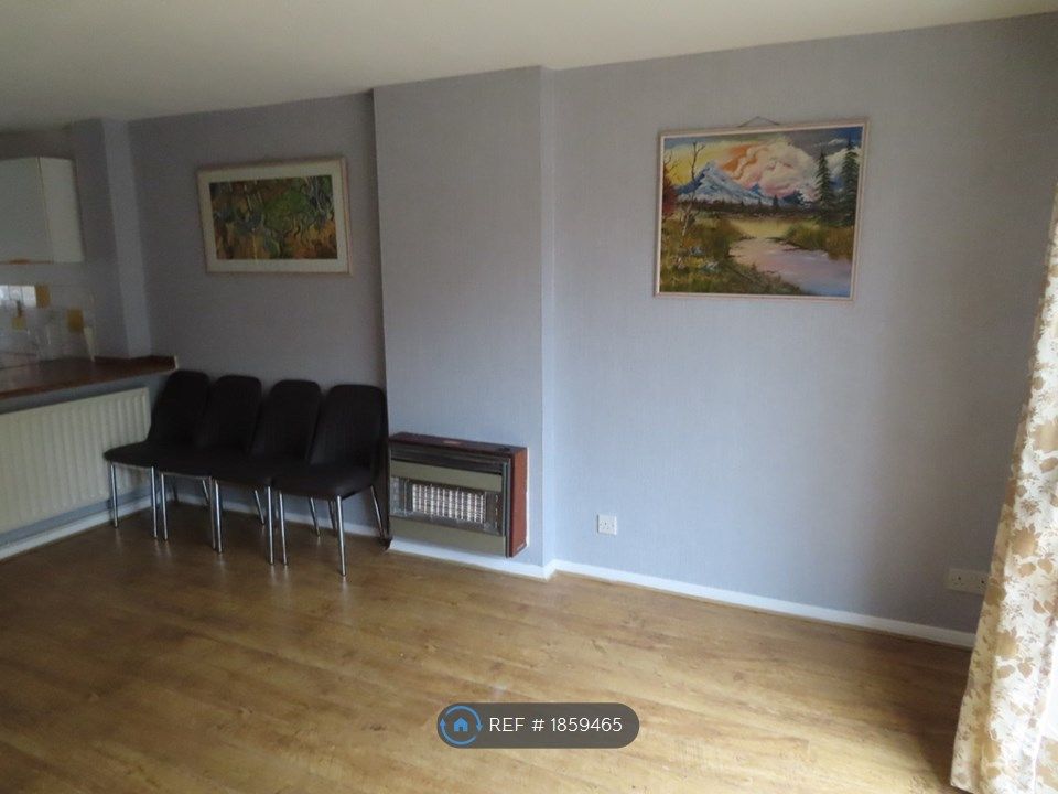 2 bed terraced house to rent in Petersham Close, Newport Pagnell MK16