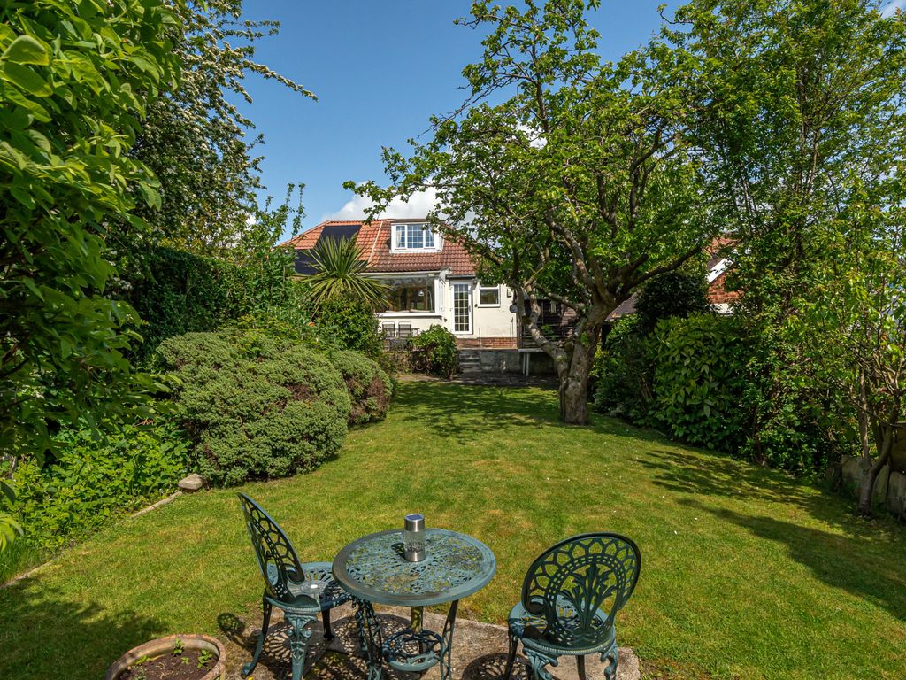 3 bed semidetached bungalow for sale in Birchwood Hill, Off Shadwell