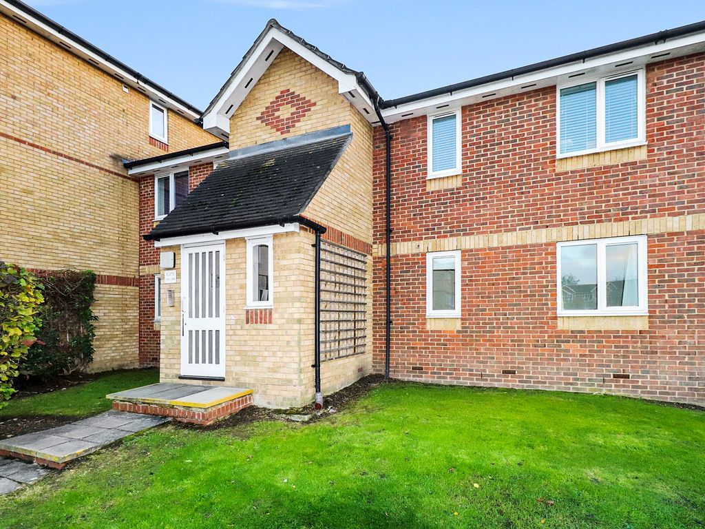 2 bed flat for sale in Shortlands Close, Belvedere DA17, £240,000 Zoopla