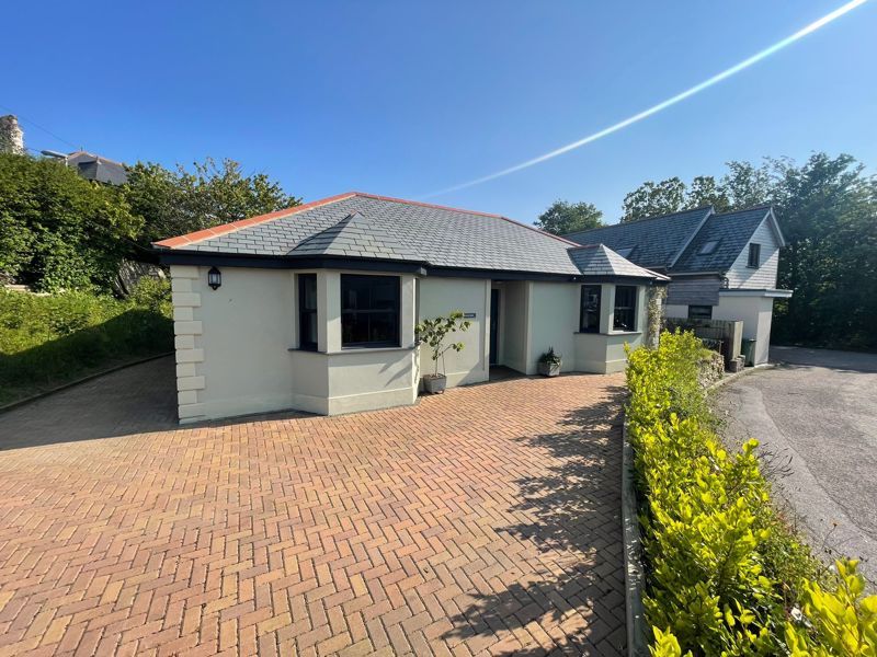 3 bed detached bungalow for sale in Harbour View, Hayle TR27, £425,000