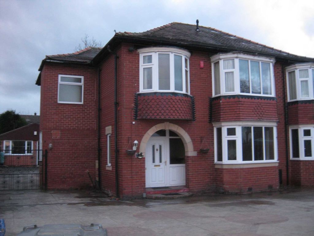 4 bed detached house to rent in 4 Bed Family Home Broadway, Barnsley