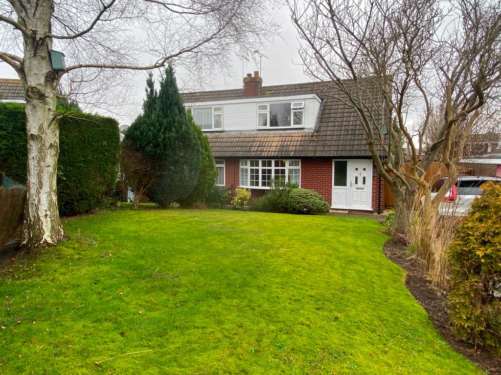 3 bed semidetached house for sale in Montrose Close, Shavington, Crewe