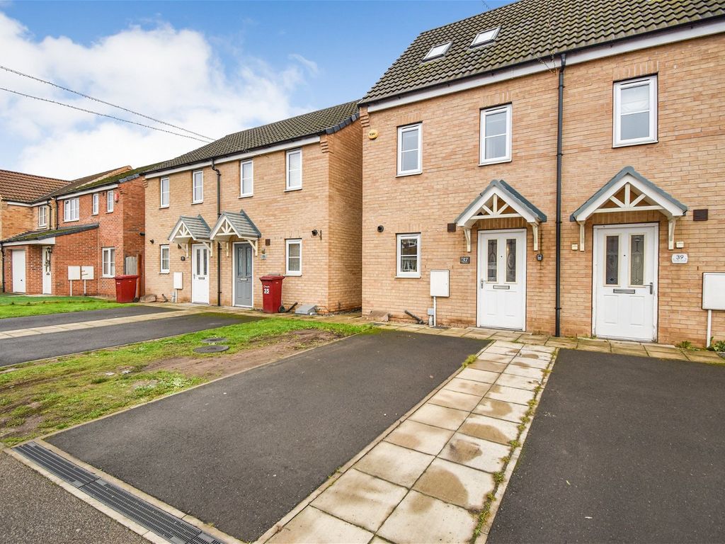 3 bed semidetached house for sale in Dunlin Drive, Scunthorpe DN16, £