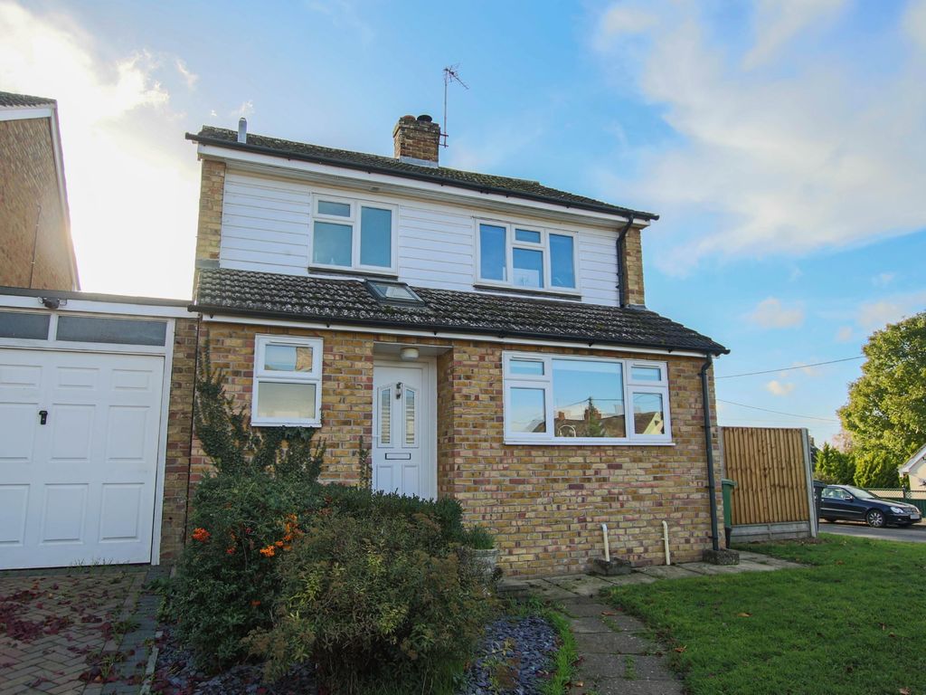 3 bed linkdetached house for sale in Spencer Road, Great Chesterford