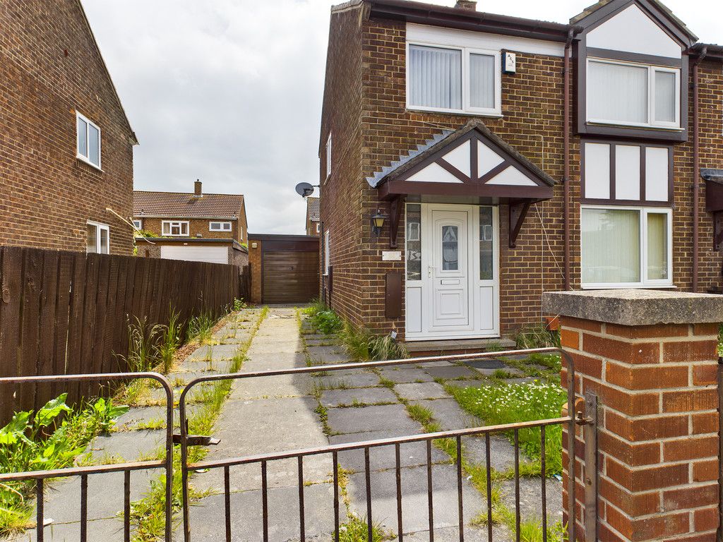3 bed semidetached house for sale in Windsor Court, Grangetown