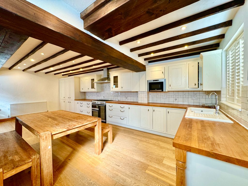 2 bed semidetached house to rent in Shakespeare Road, London NW7, £