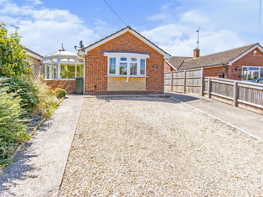 4 bed detached bungalow for sale in Westfield Close, Durrington