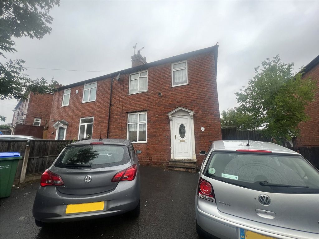 3 bed semidetached house to rent in Hill Road, Tividale, Oldbury, West