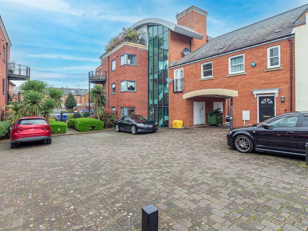 2 bed flat for sale in Diglis Court, Diglis Road, Worcester WR5, £