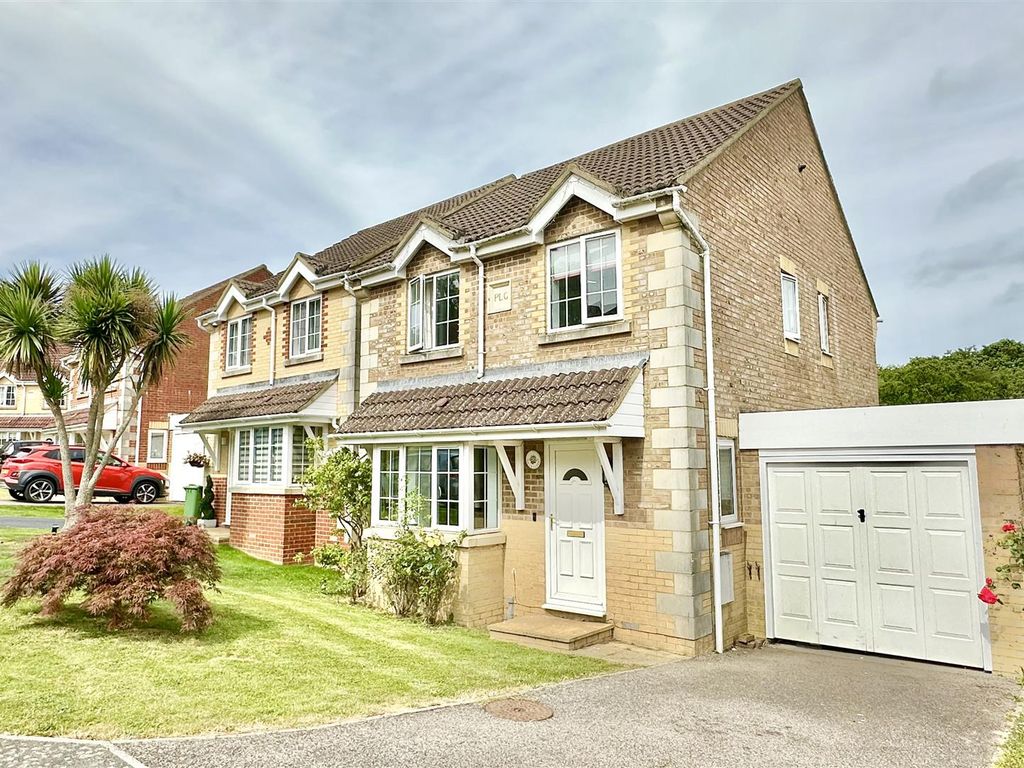 4 bed detached house for sale in Kensington Close, St. LeonardsOnSea