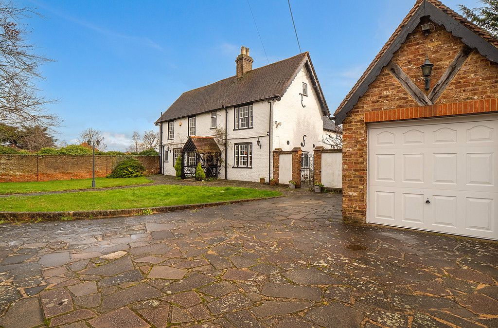 6 bed detached house for sale in Little Sutton Lane Langley