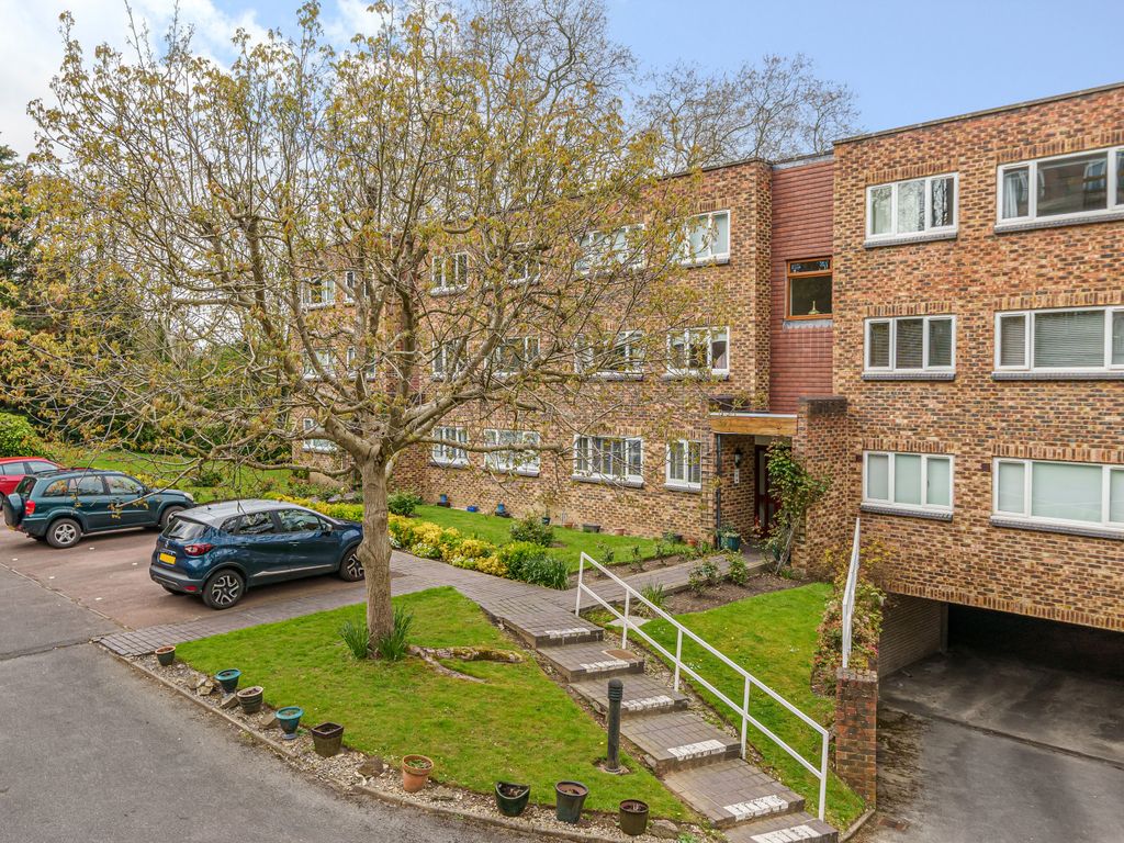 2 bed flat for sale in Farington Acres, Vale Road, Weybridge KT13 Zoopla