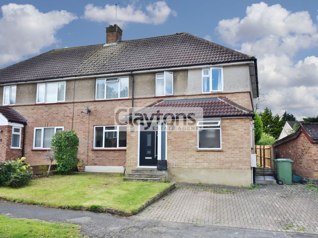 5 bed semidetached house for sale in Reynards Way, Bricket Wood, St