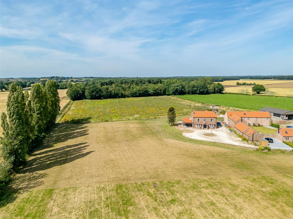 4 bed detached house for sale in Hull Road, Dunnington, York YO19, £