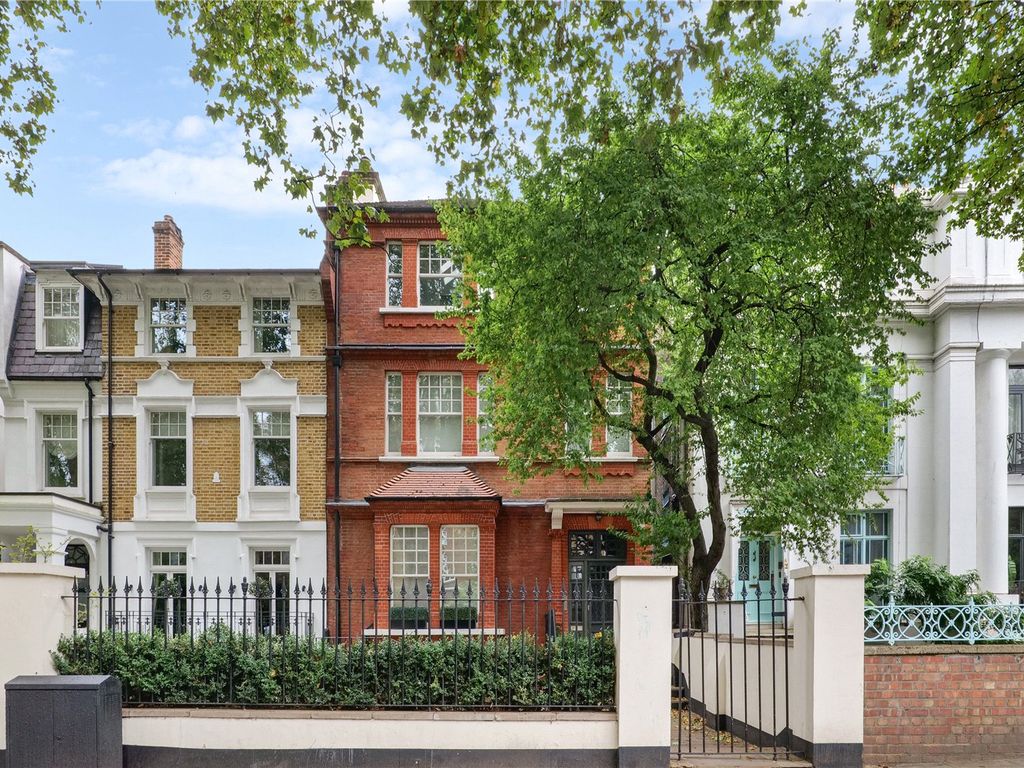 3 bed flat to rent in Holland Park Avenue, Holland Park, London W11, £