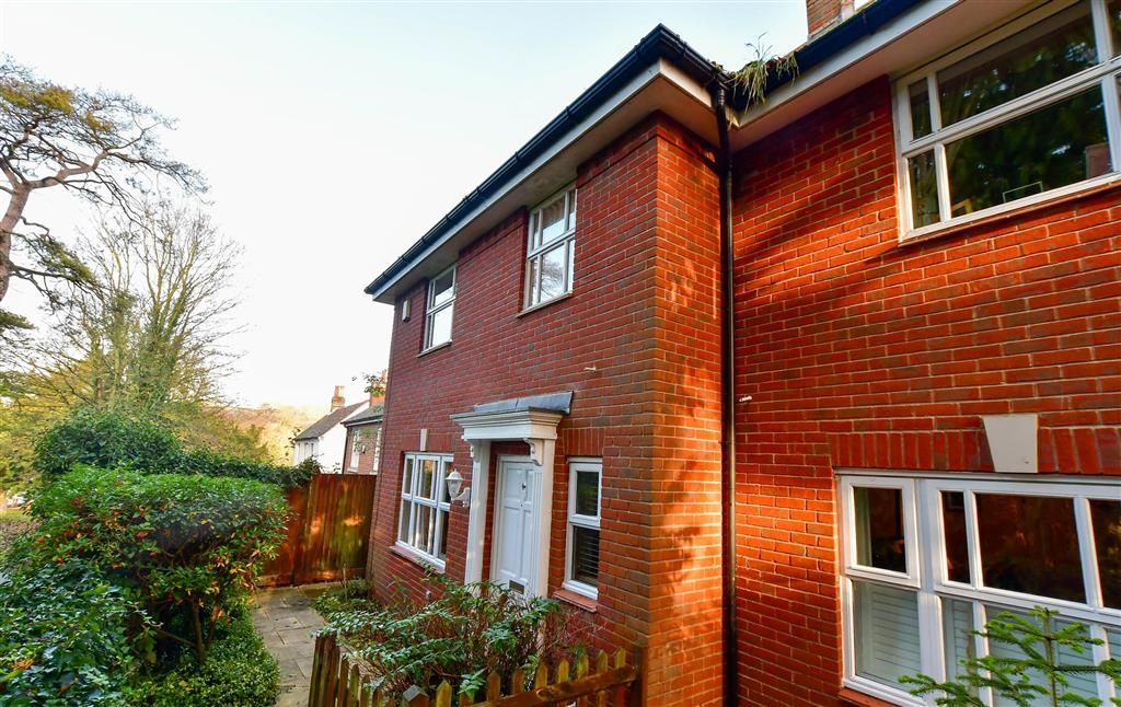 3 bed semidetached house for sale in Pollyhaugh, Eynsford, Dartford