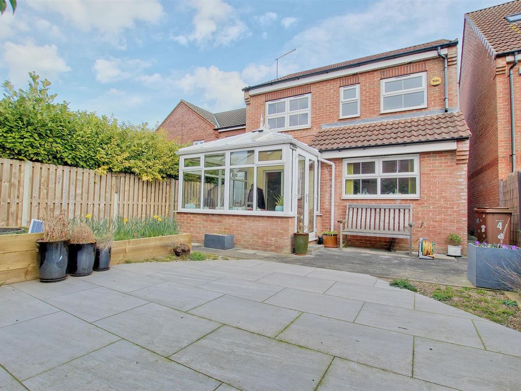 3 bed detached house for sale in Swan Court, Hornsea HU18 Zoopla