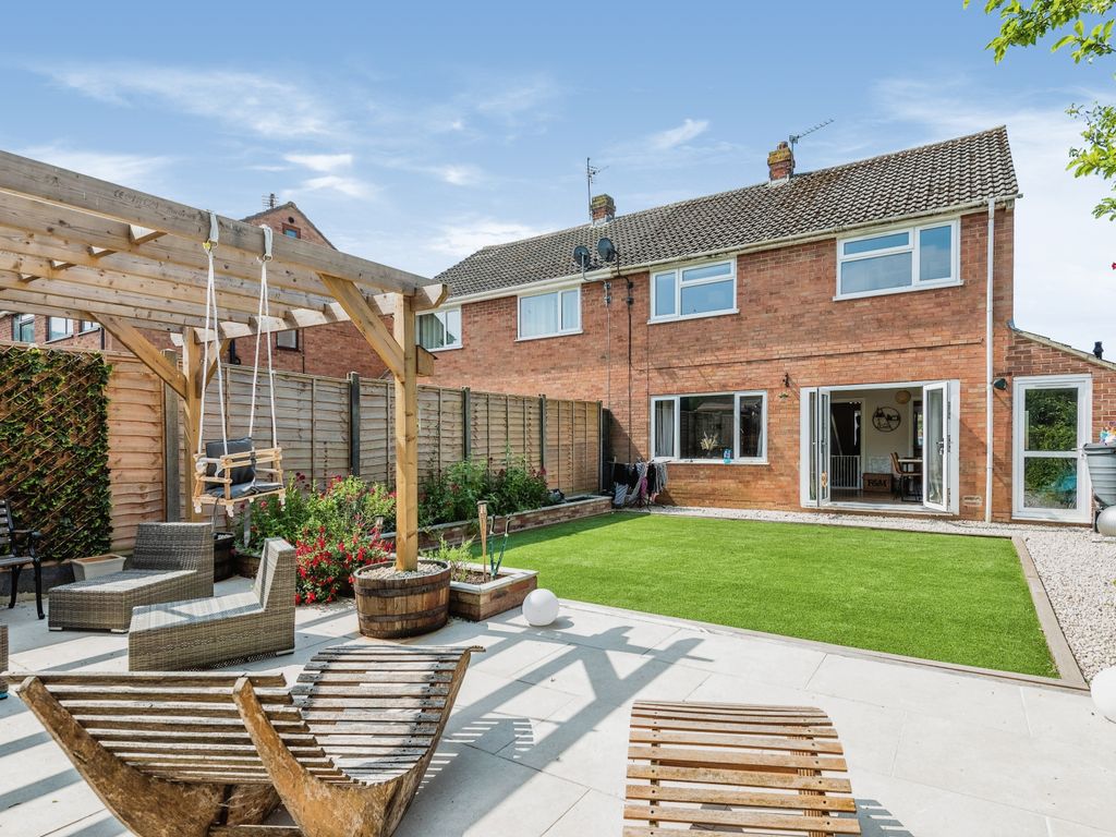 3 bed semidetached house for sale in Quarry Gardens, Dursley