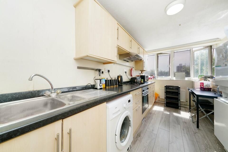 Clovelly Way London E1