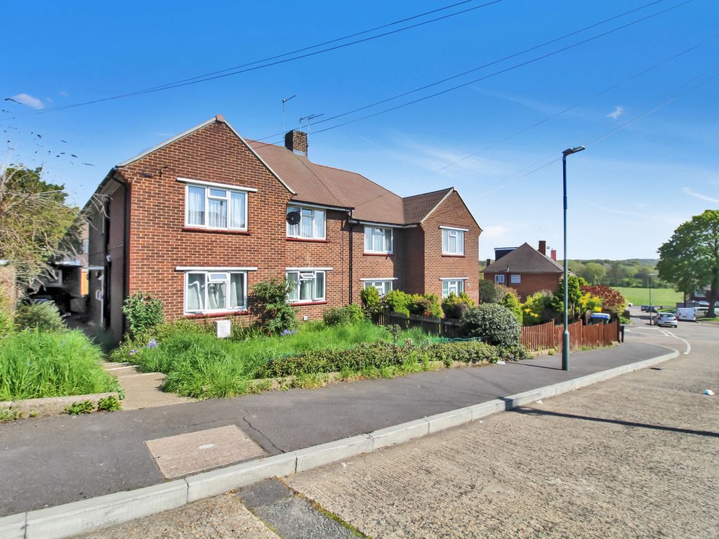 2 bed to rent in Marden Crescent, Bexley DA5, £1,600 pcm