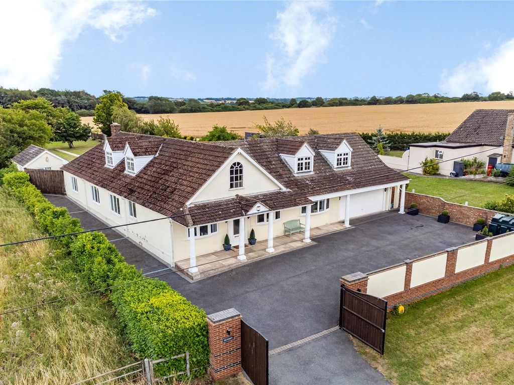 4 bed bungalow for sale in Main Road, Margaretting, Ingatestone, Essex