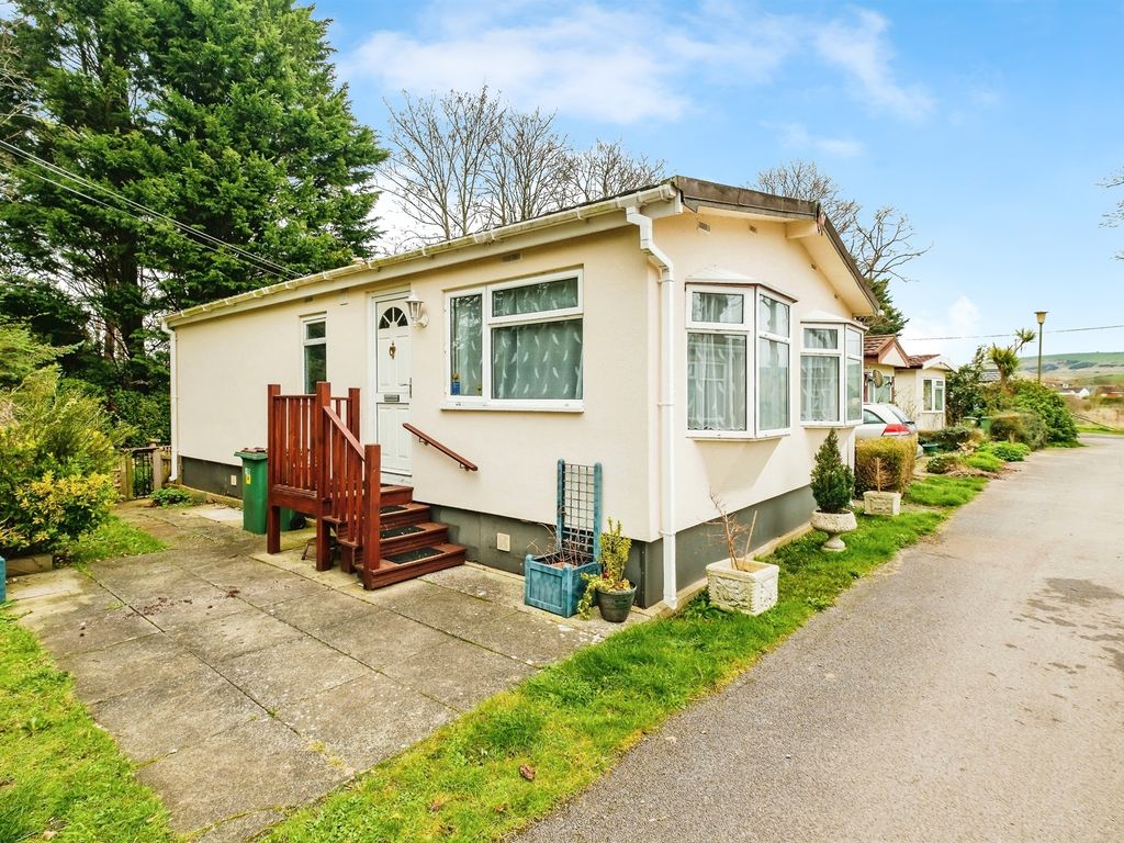 2 bed mobile/park home for sale in The Street, Bramber, Steyning BN44