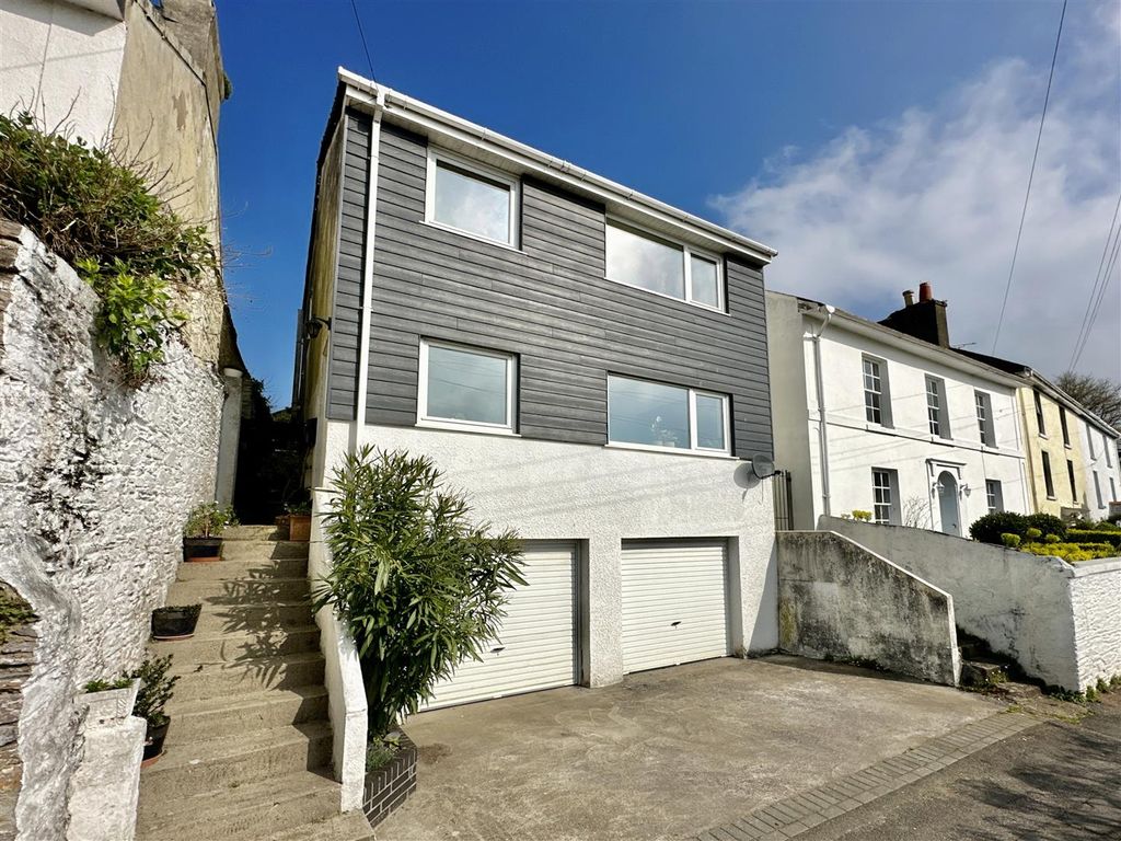 3 bed detached house for sale in Dashpers, Brixham TQ5, £345,000 Zoopla