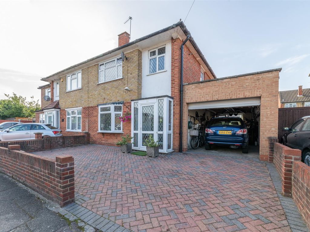 3 bed property for sale in The Bramblings, London E4, £699,995 Zoopla