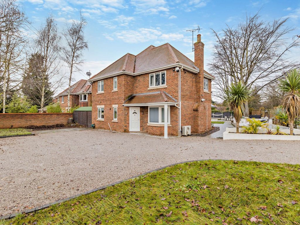 5 bed detached house for sale in Whin Hill Road, Bessacarr, Doncaster