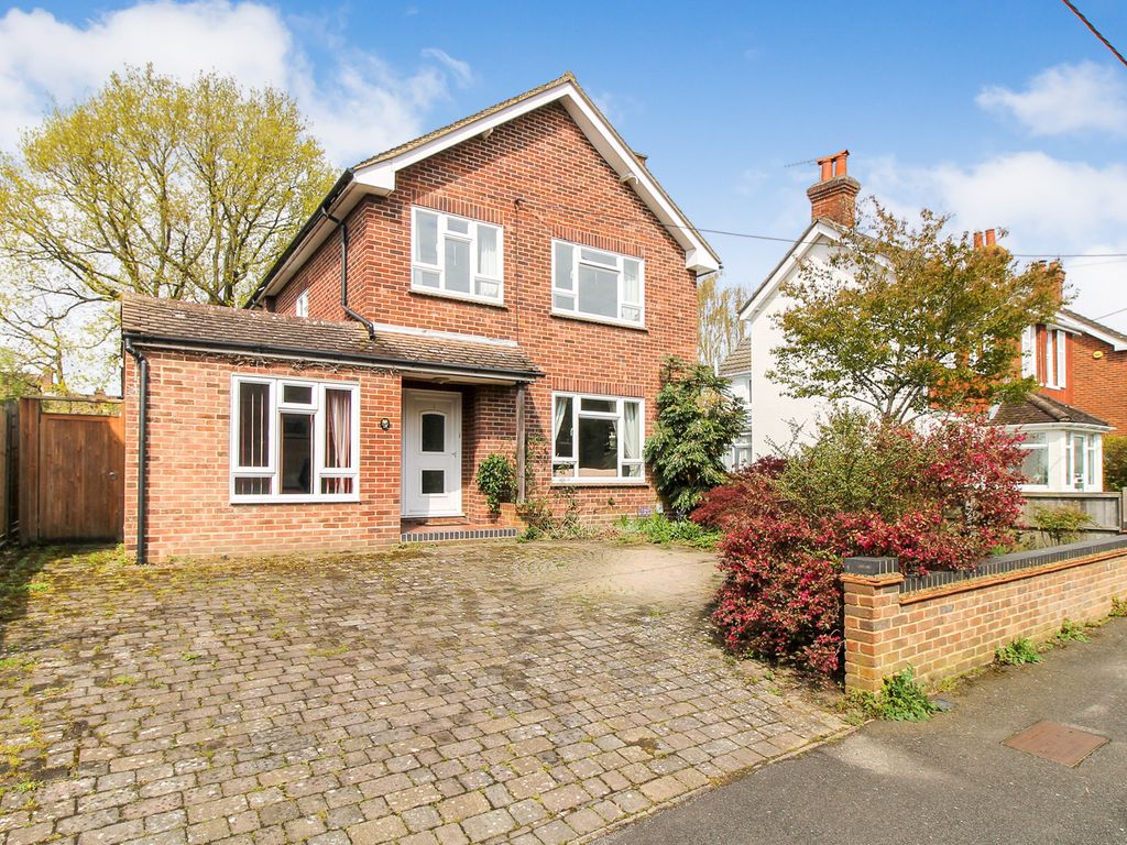 3 bed detached house for sale in Elmsleigh Road, Farnborough GU14 Zoopla