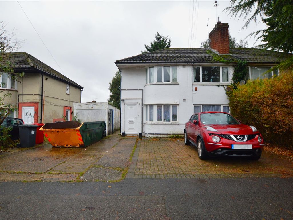 2 bed for sale in Canterbury Avenue, Slough SL2, £250,000