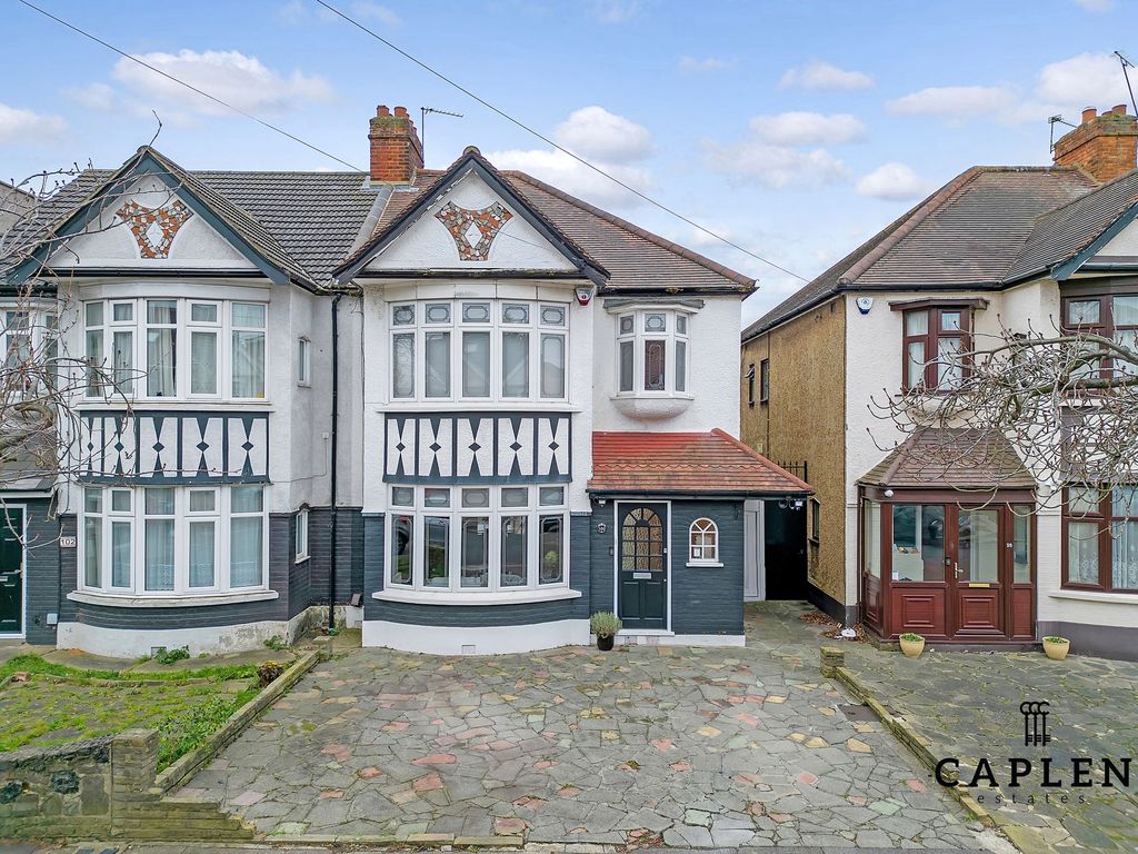 3 bed semidetached house for sale in Beechwood Gardens, Ilford IG5, £