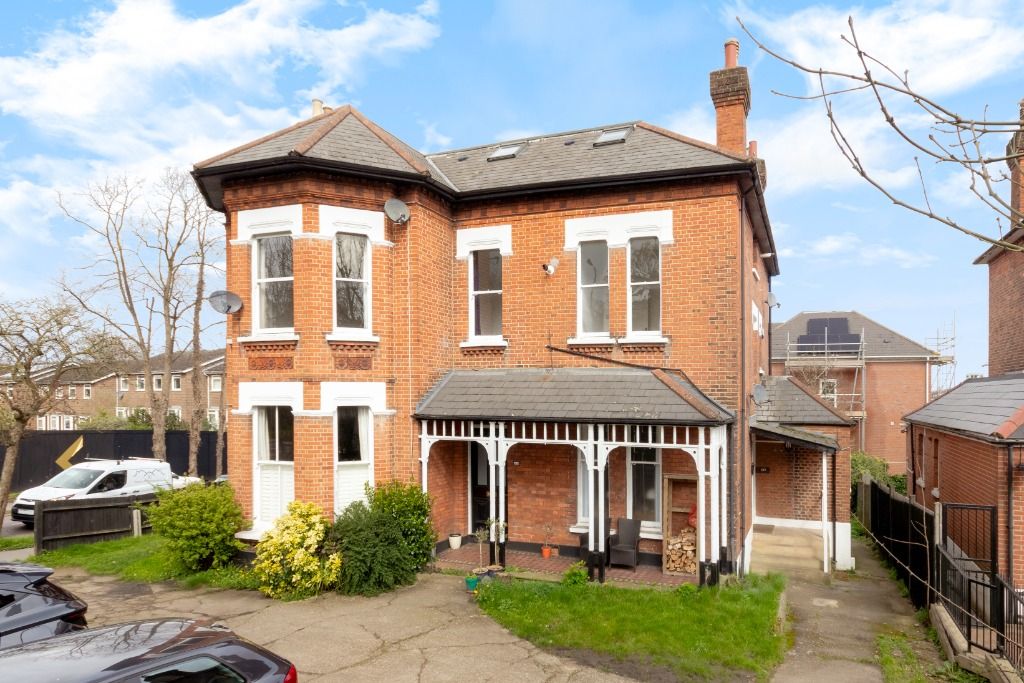 2 bed flat for sale in Beulah Hill, London SE19, £325,000 Zoopla