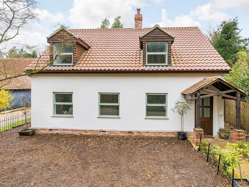 New home, 4 bed detached house for sale in The Common, Dunston, Norwich