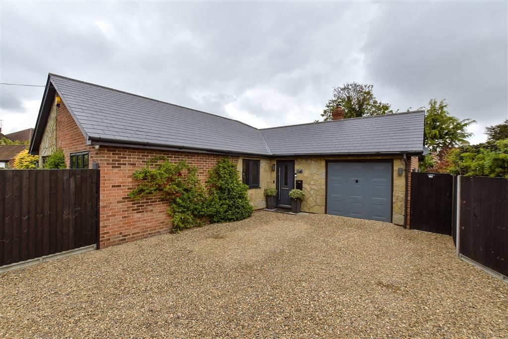 3 bed detached bungalow for sale in Carlton Avenue, Greenhithe, Kent