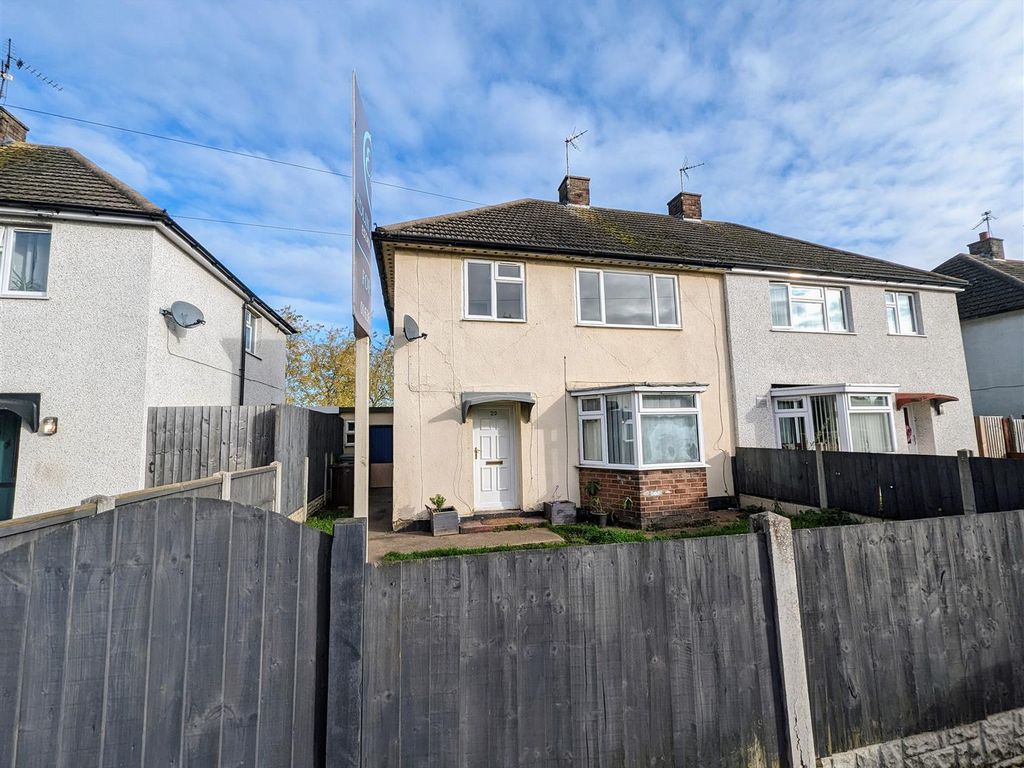 3 bed semidetached house for sale in Alexander Avenue, Newark NG24, £