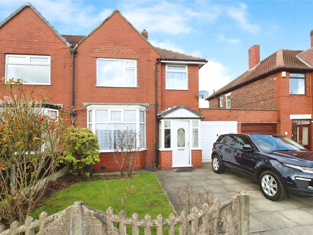 3 bed semidetached house to rent in Heywood Road, Prestwich