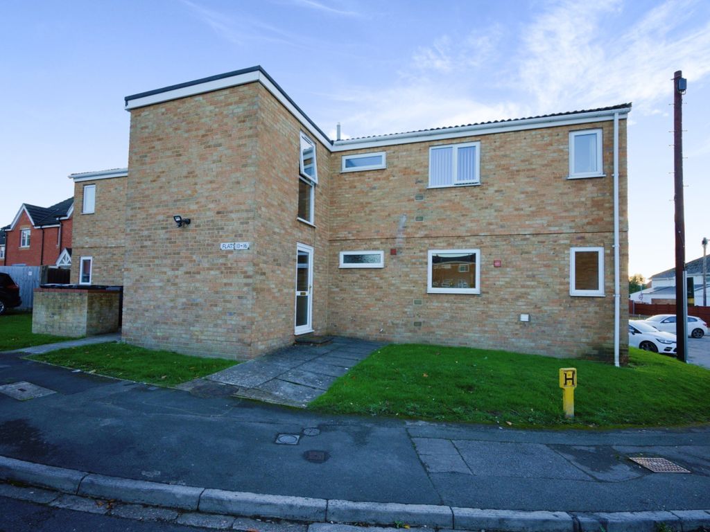 2 bed flat for sale in Dores Court, Swindon SN2 Zoopla