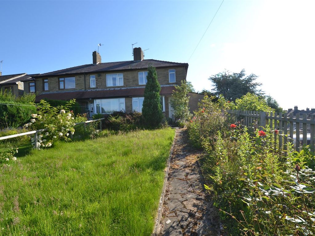 3 bed end terrace house for sale in Cleckheaton Road, Low Moor