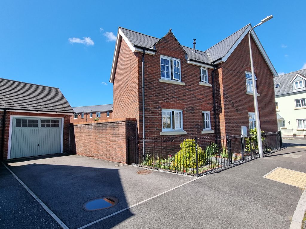4 bed detached house for sale in Ffordd Watkins, Birchgrove, Swansea