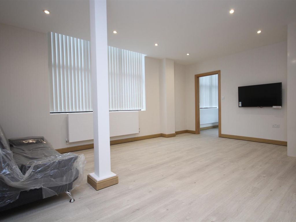 1 bed flat to rent in North Acton Road, North Acton NW10, £1,447 pcm