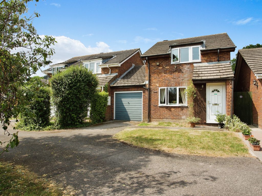 3 bed linkdetached house for sale in Highcliffe Drive, Eastleigh SO50