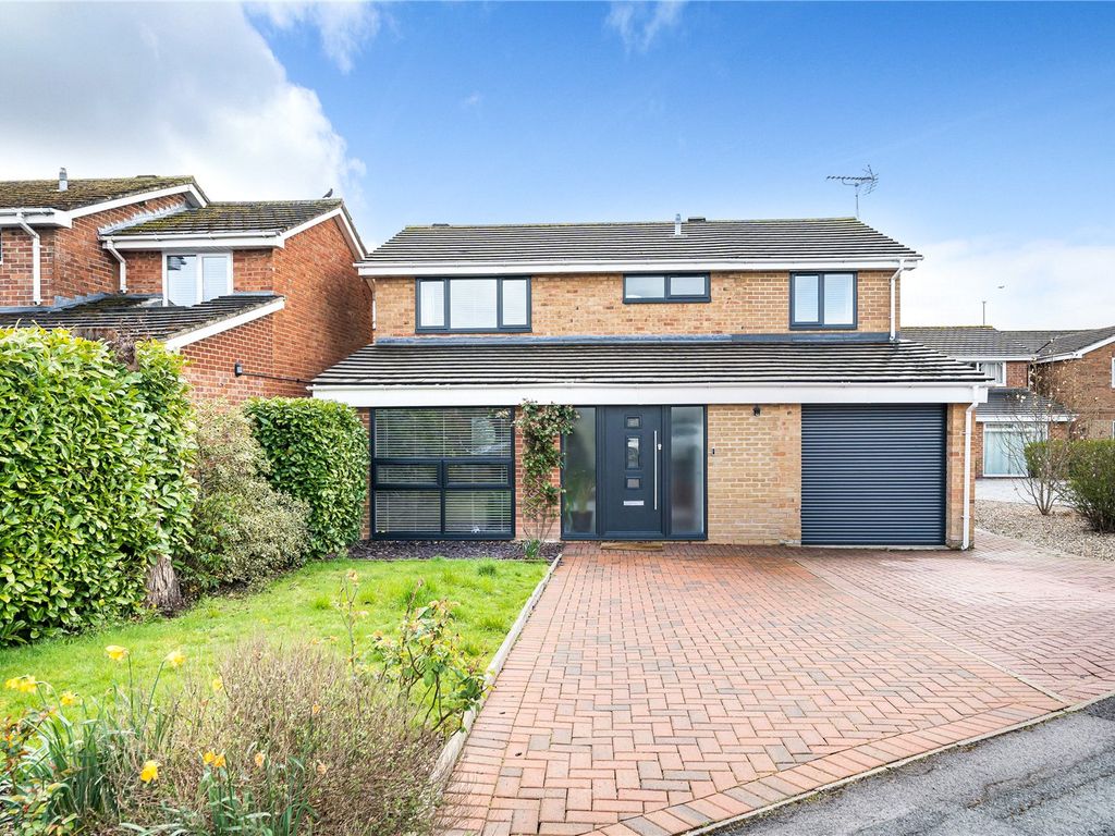 4 bed detached house for sale in Fairlawn, Liden, Swindon, Wiltshire