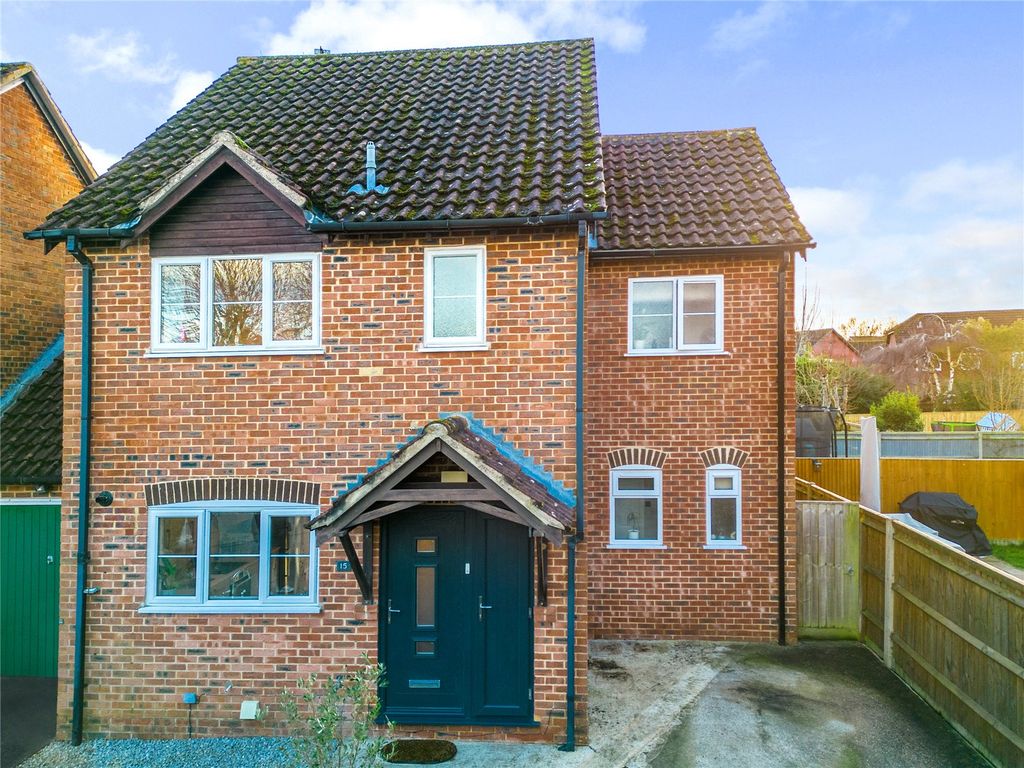 3 bed linkdetached house for sale in Wheelers Green Way, Thatcham RG19