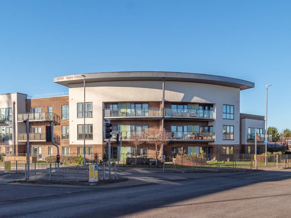 2 bed flat for sale in Theedway, Leighton Buzzard LU7, £112,500 Zoopla