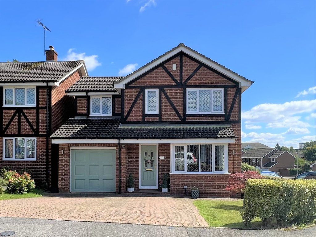 4 bed detached house for sale in Farley Copse, Bracknell, Berkshire