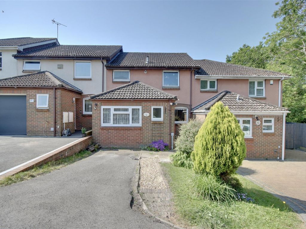 4 bed terraced house for sale in Amethyst Grove, Waterlooville PO7 Zoopla