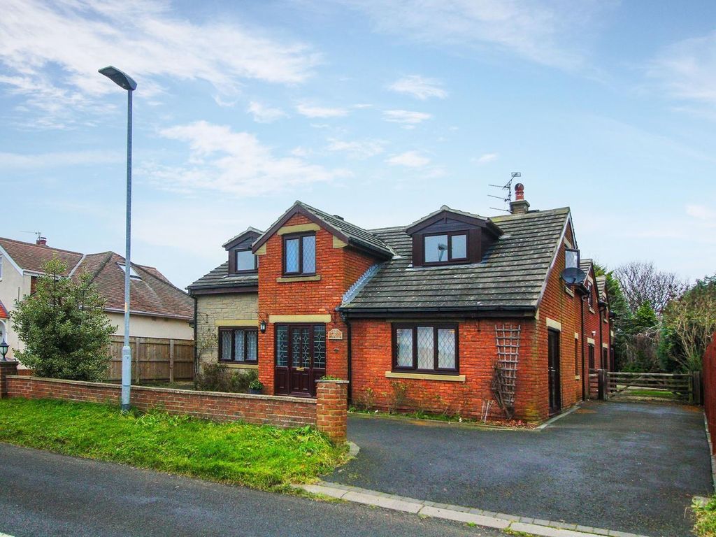 5 bed detached house to rent in Hartford Drive, Hartford Bridge