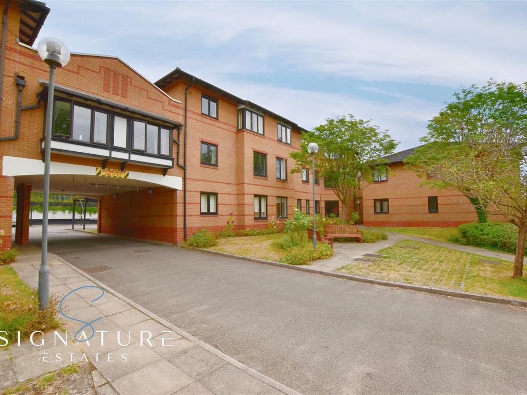 1 bed flat for sale in Lake View, Railway Terrace, Kings Langley WD4, £